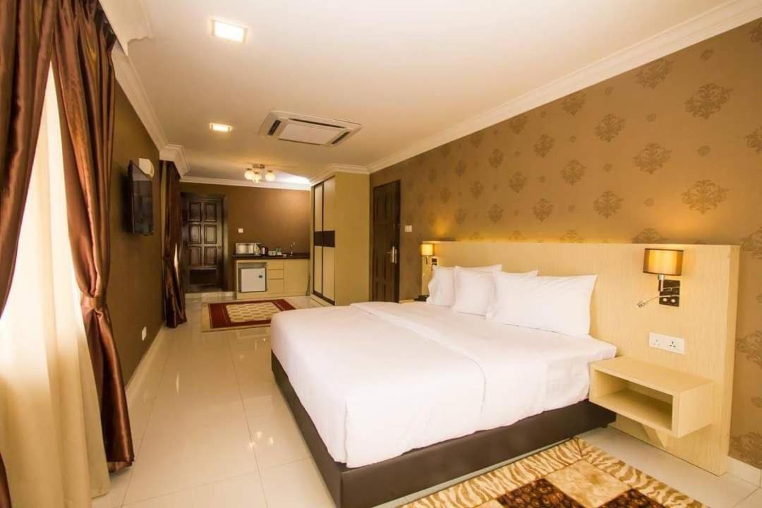 New Kesuma Villa Exclusive Stay Parit Raja Eksteriør bilde